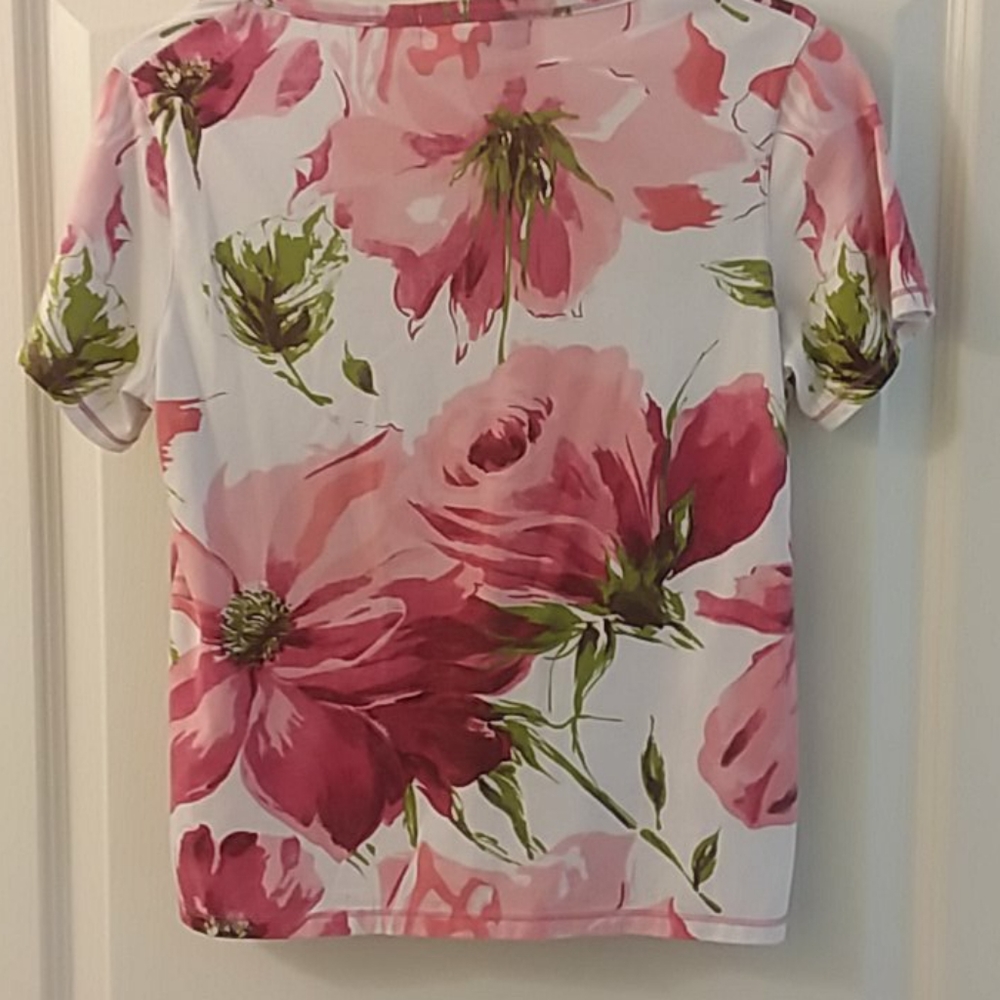 🌹GORGEOUS ROSES TEE WITH SEQUINS 💖 - Picture 2 of 6